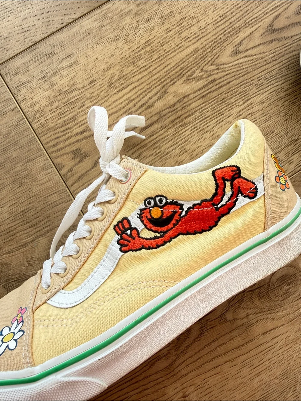 Vans Butter Yellow X  Elmo Sesame Street low top Sneaker - 7 men’s or 8.5 womens